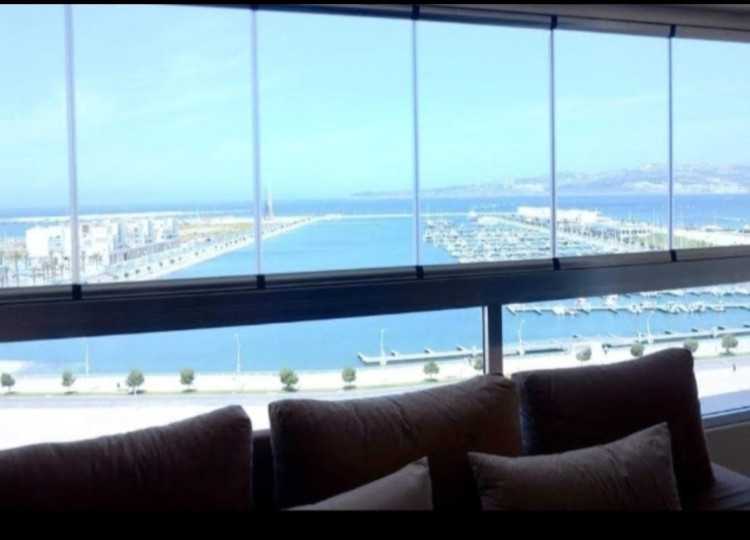 Appartement disponible au centre ville vue sur mer